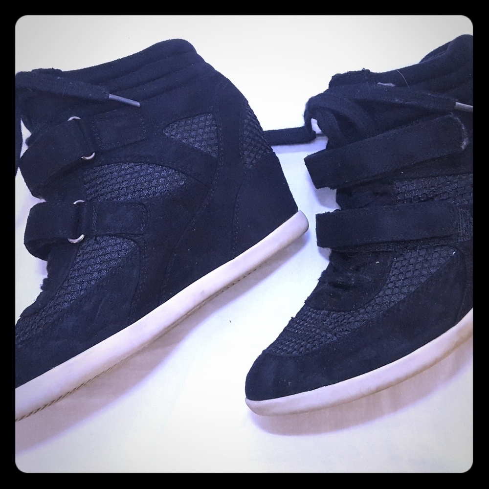 Madden Girl Hickory Wedge Sneaker (Size 8)